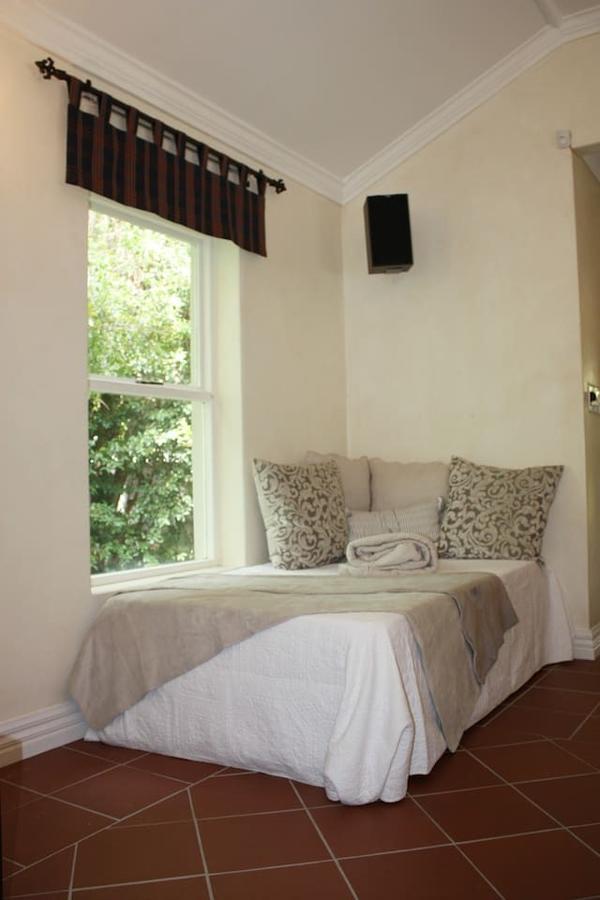 Bed and Breakfast Camelot In Constantia Kapsztad Zewnętrze zdjęcie