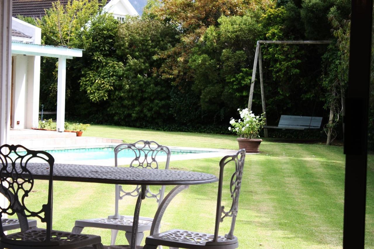 Bed and Breakfast Camelot In Constantia Kapsztad Zewnętrze zdjęcie