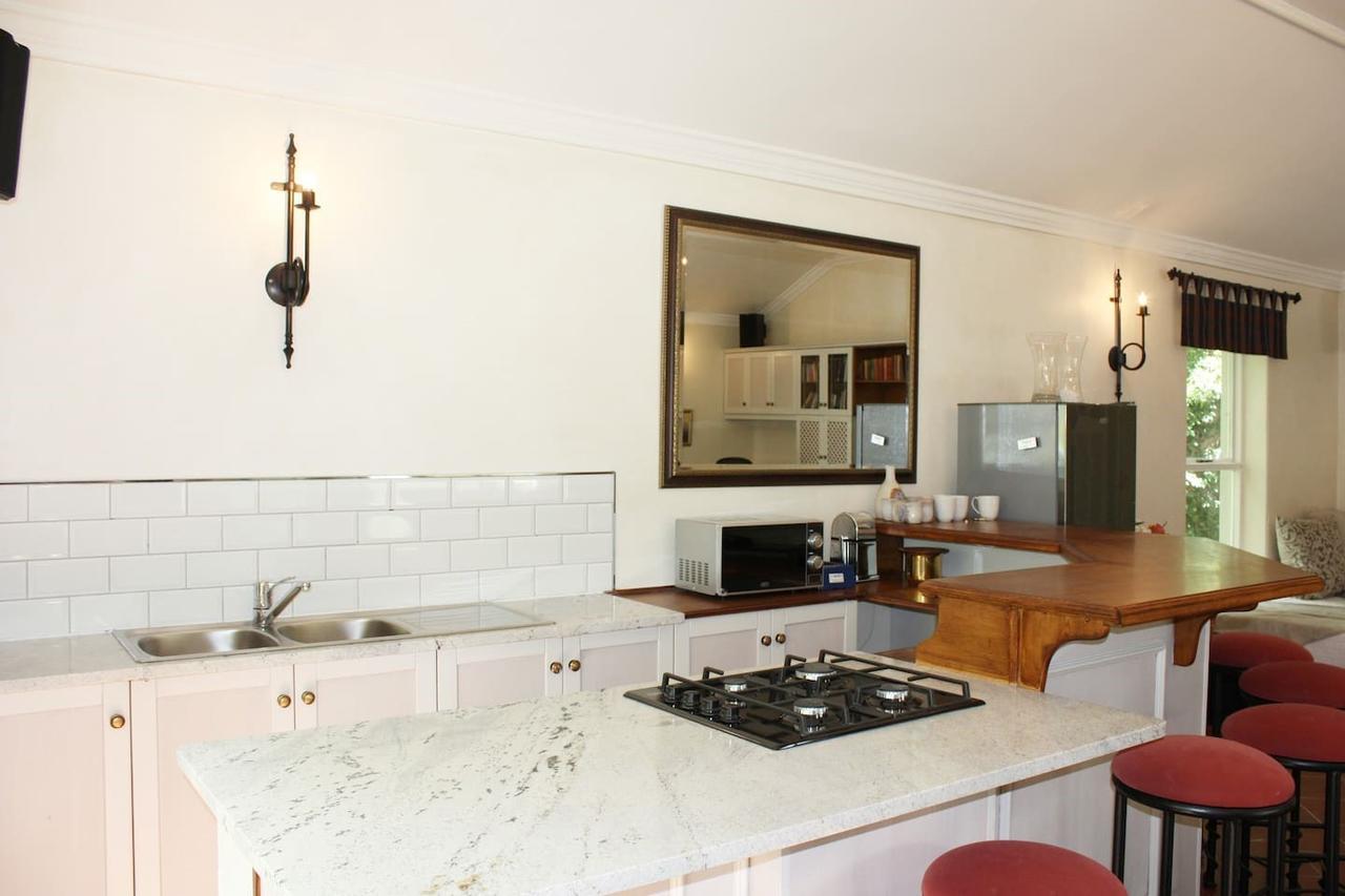 Bed and Breakfast Camelot In Constantia Kapsztad Zewnętrze zdjęcie