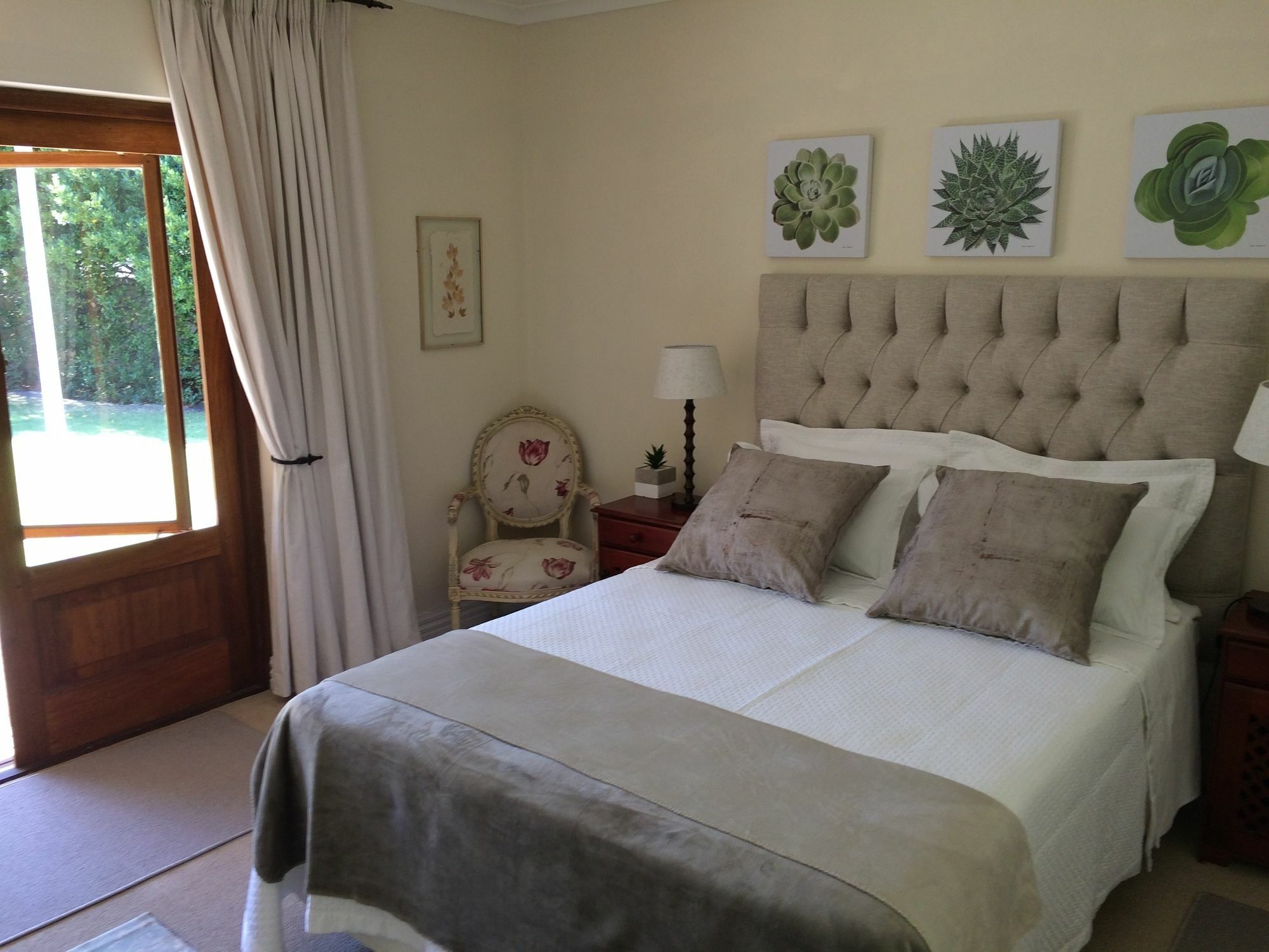 Bed and Breakfast Camelot In Constantia Kapsztad Zewnętrze zdjęcie